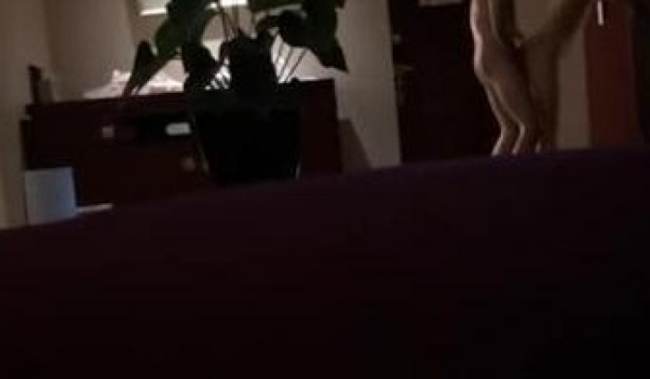 妹子生日被操瘫，喷水无数，打桩机巅峰之操