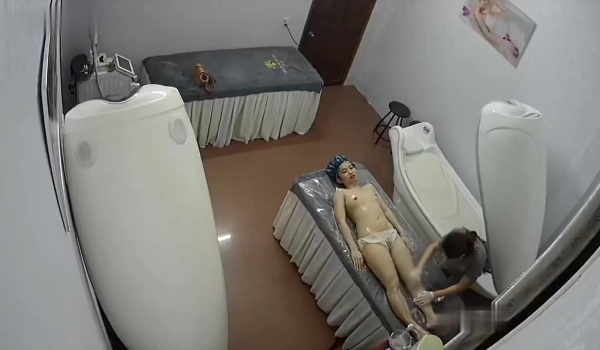 黑客破解美容院摄像头 偷拍女顾客脱光衣服激光雷射.脱毛护理