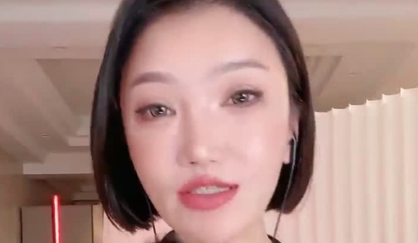 极品御姐，【小巫婆】舞蹈教练，短发气质美女，骚气过人男人看了要喷鼻血