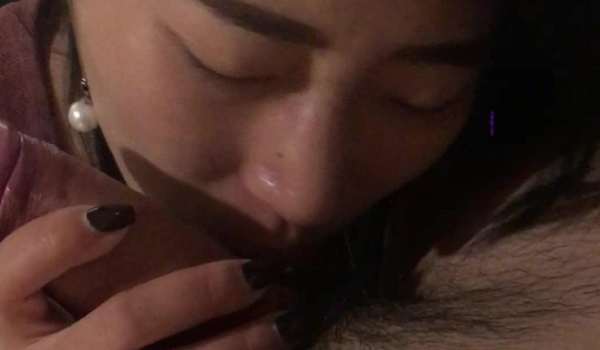 曾火爆全网，学院派女神，颜值高身材好，与大神花样露脸性爱自拍