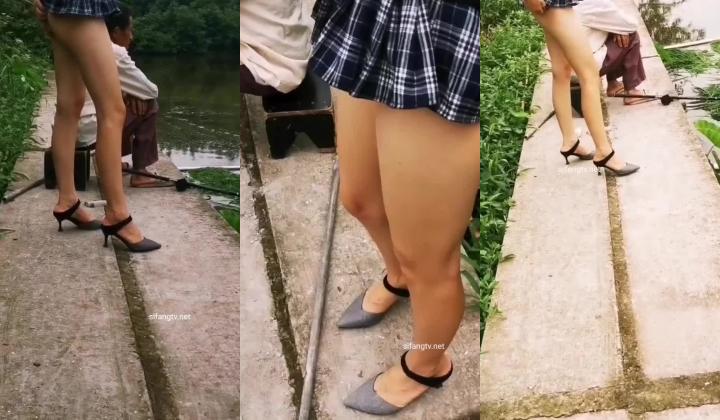 风筝断了人前露出超刺激露出,大妈大爷看的眼睛都直啦