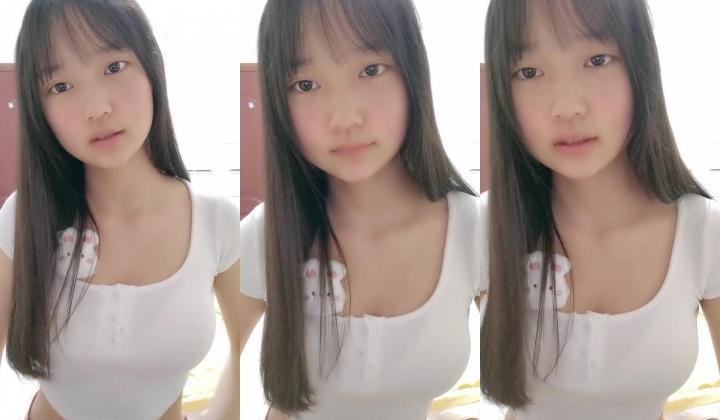 00后大学校花好清纯【你的小学妹】，嫩妹最能吸引人，粉嘟嘟水汪汪，小洞洞需要被满足！