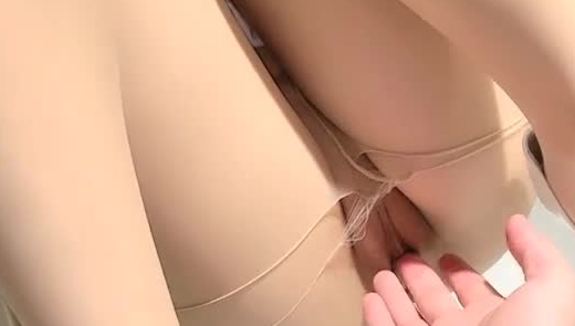 【Avove】最强美腿蜜臀尤物 精致旗袍化身小女人,无套内射，妹子长相可能不是最漂亮的，但那双笔直又长的美腿绝对数一数二