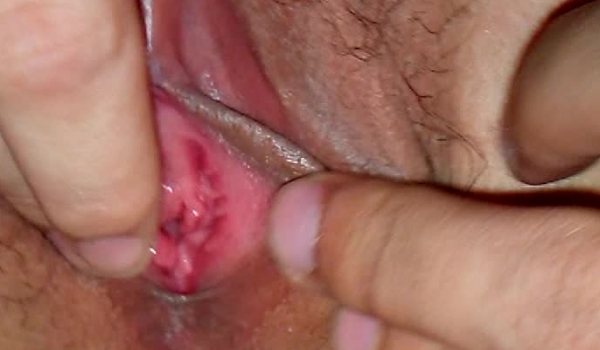 还在读书的极品大奶女学生性爱视频及生活照遭渣男流出，清纯的眼睛妹人设崩溃 13V+99P