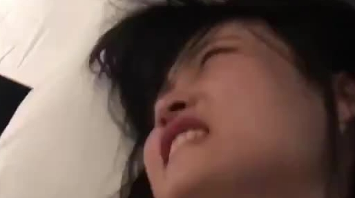 玩别人媳妇被抓赔了40W！男的气不过 把之前开房拍的视频都发出来了！