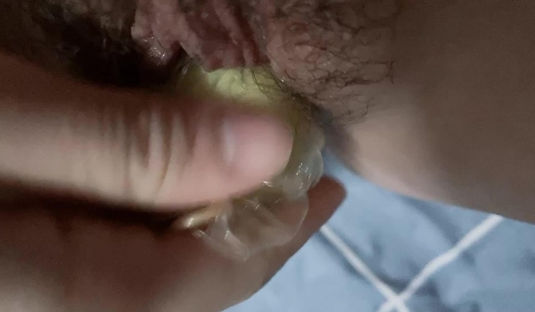露脸巨乳高颜值大学生宿舍自慰，户外露出，喝尿，叫爸爸！漂亮学生妹私下极度反差是个露出癖性瘾小母狗