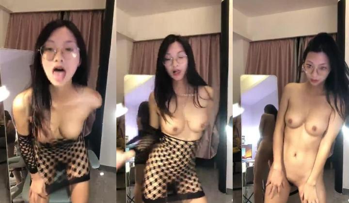 2000一小时，【私房拍摄写真---跳跳蛇】，摄影师相约酒店拍摄，极品眼镜妹反差婊，舞蹈专业学生