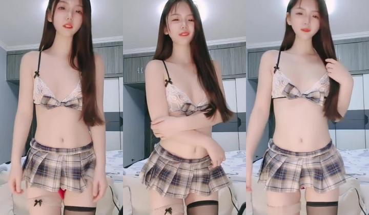 校花女神【小鱼塘】人间绝色 粉穴大长腿 热舞自慰潮吹
