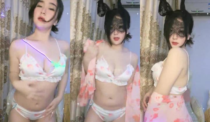 核弹！新人女神~20小时~【小狐狸骚骚】骚舞~道具~喷水