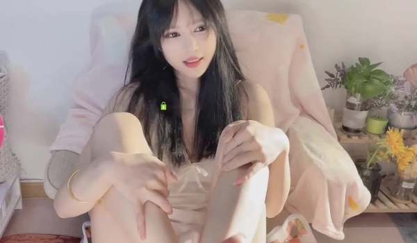 stripchat【MiSSLee01】 超美女神~口吐酸奶~人气粉丝最高