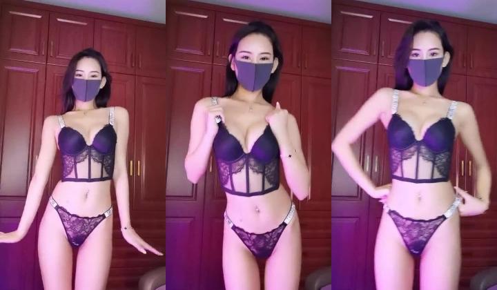 幽幽女神收费房间【身材好到爆】女神终于露脸了太性奋，值回票价了，混血儿的感觉，大奶子前凸后翘的，