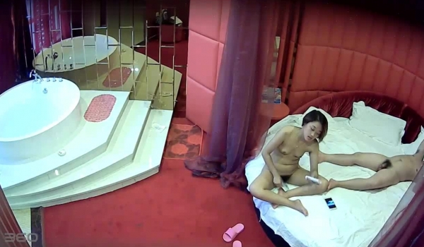 豪华浴缸主题房-少妇酒店偷情感觉这房间没空调似的老是在扇自己，69式，操一下子就完事了