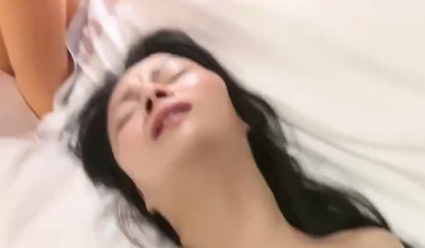 有奶水的轻熟女少妇伺候鸡巴带钢珠的大哥主动骑鸡巴