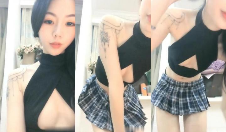高颜值美女丑曦情趣装丁字裤诱惑 揉搓逼逼喷水道具JJ快速抽插非常诱人