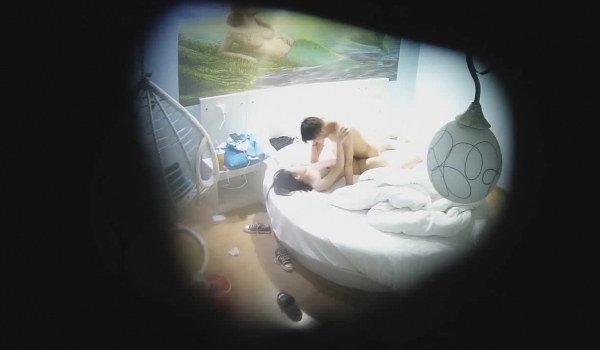 最新流出新台360摄像头偷拍大学生情侣背着家人结伴旅游开房偷吃禁果妹子颜值非常高