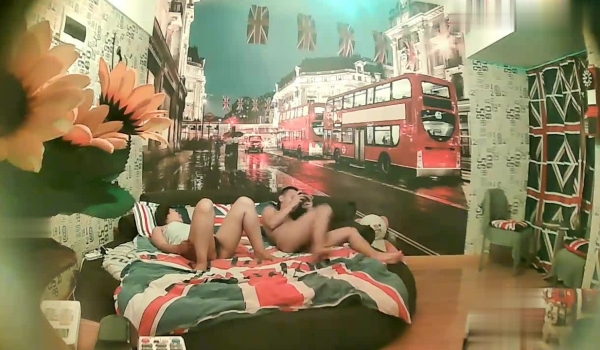 【稀缺360】英国城市主题豪华圆床房-大学生情侣开房啪啪 男友很生猛女友身材一流娇喘呻吟