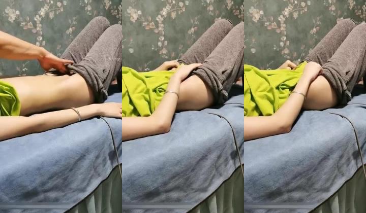 坑爹美容院——男技师偷拍【私处保健直播】上面卫生检查停播了几天迎来个年轻苗条少妇