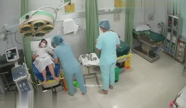 黑客破解正规医院妇产科监控偷拍 ️生孩子全过程 男医生专业扣逼助产
