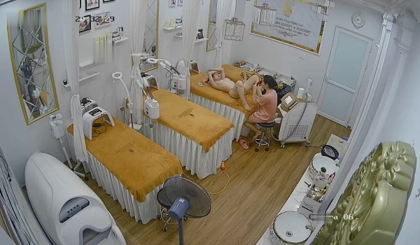 稀有黑客破解美容院 摄像头偷看女顾客脱光衣服保养乳房和刮阴毛
