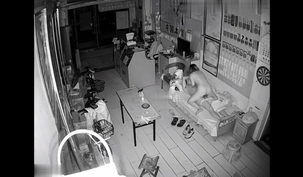 黑客破解摄像头偷拍 ️各种商铺，工地。办公室偷情人