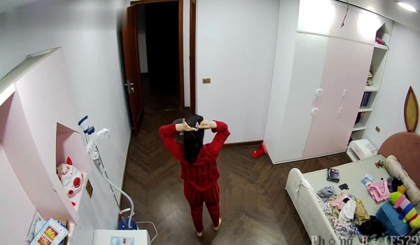 最新流出黑客 破解摄像头偷拍 ️老公长期出差在家带孩子的寂寞少妇 偷偷摸摸用淘宝新买的情趣用品自