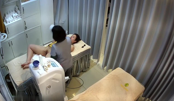黑客破解美容院监控摄像头偷拍阴部剃刀刮毛激光让 少妇外阴变少女粉嫩术逼逼看不停