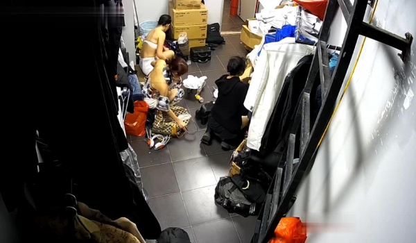 黑客破解摄像头TP舞臺伴舞后臺更衣室 极品小姐姐换衣服