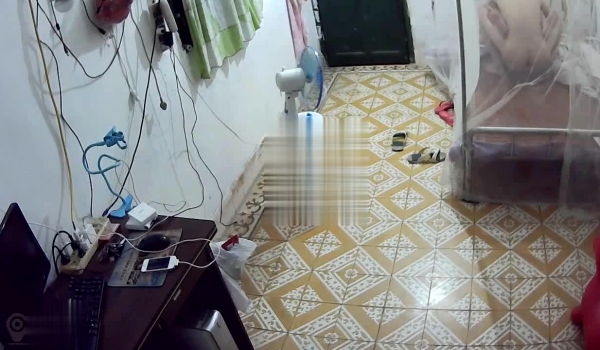 实况360监控拍出租屋内的务工两口子过夫妻生活，男的狂插10分钟后射了
