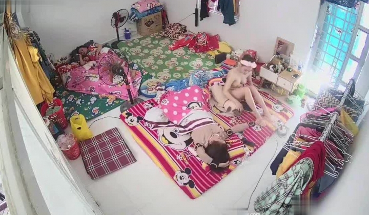 10月最新流出【破解摄像头】 ️监控下的女生宿舍日常洗澡换衣服