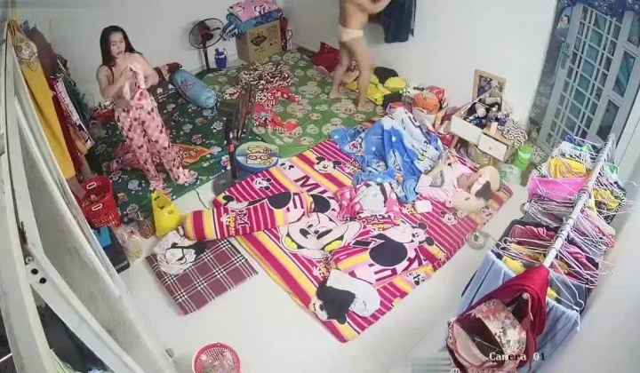 10月最新流出【破解摄像头】 ️监控下的女生宿舍日常洗澡换衣服