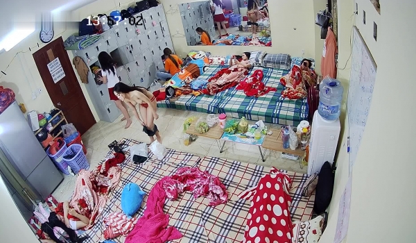 监控偷拍缅北电信诈骗公司女员工集体大通铺睡觉 ️有业绩才能回家