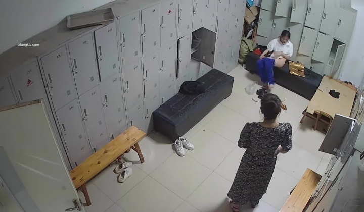 舞蹈班《监控破解》偷拍多位美女学员后台换衣服