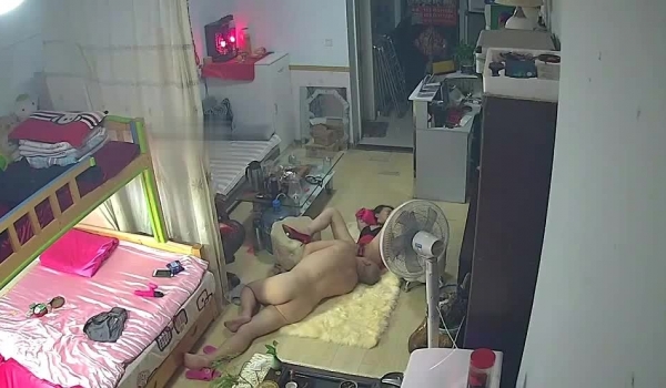 9月12日最新监控摄像头偷拍早泄男前奏20分钟插入2分钟,老婆很不满意