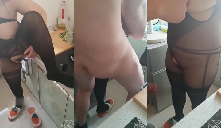️自称真正原创，乱伦大神【嫂子的一家人】钻石贴，和嫂子的奸情被大哥知道了，要求在监控下边操嫂子