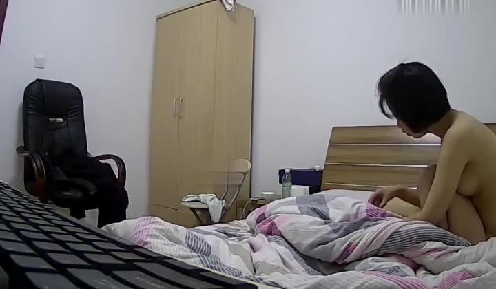 城中村房东出租屋偷装摄像头监控偷拍 卖淫女租客和各种嫖客的性交易各种动作片不输AV