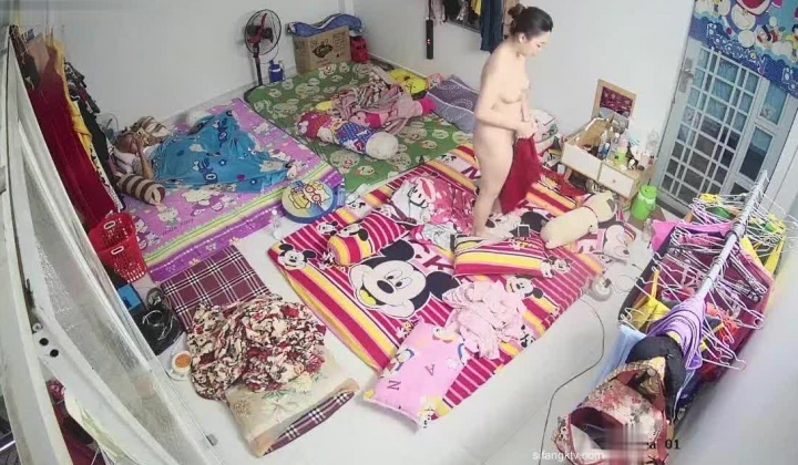 10月最新流出【破解摄像头】 ️监控下的女生宿舍日常洗澡换衣服
