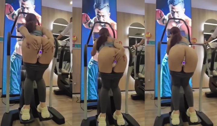 健身房女友这样锻炼会不会被监控拍到？这屁股可以撸一辈子咯！