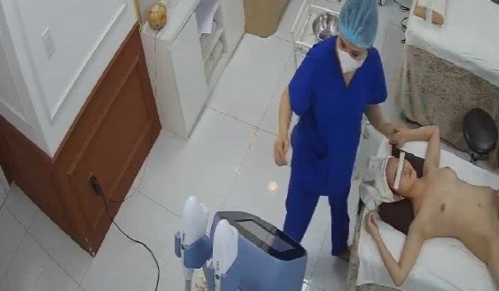 美容院监控破解 给阴毛做造型的白嫩美少妇