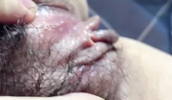 露脸巨乳高颜值大学生宿舍自慰，户外露出，喝尿，叫爸爸！漂亮学生妹私下极度反差是个露出癖性瘾小母狗