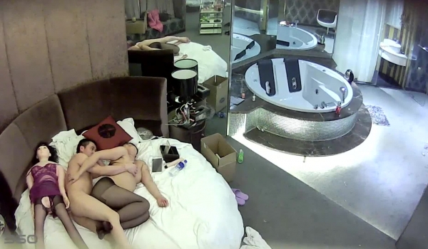 【360】Hotel偷拍系列360粉红浴缸超极品女神与冰女娃娃组合