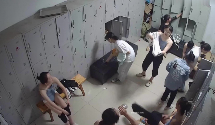 舞蹈班《监控破解》偷拍多位美女学员后台换衣服