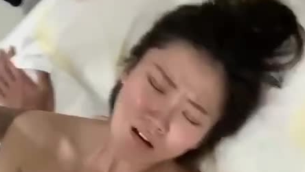 《台湾情侣泄密》带着已婚人妻去旅行 ️不仅要操她的大肥B还要干她的屁眼