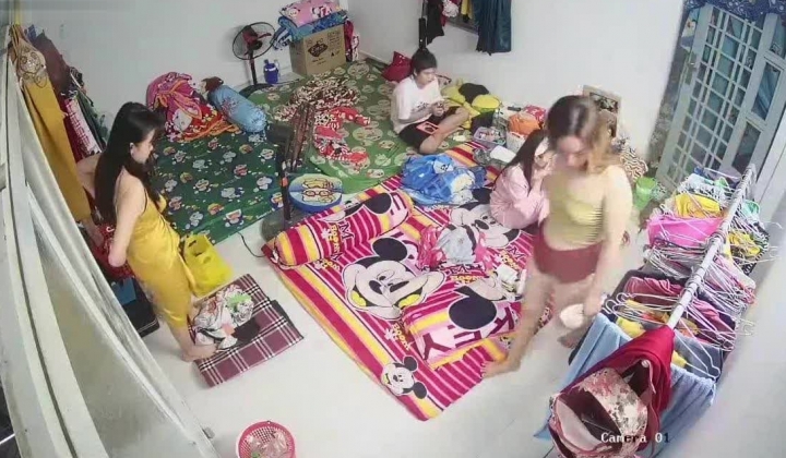 10月最新流出【破解摄像头】 ️监控下的女生宿舍日常洗澡换衣服