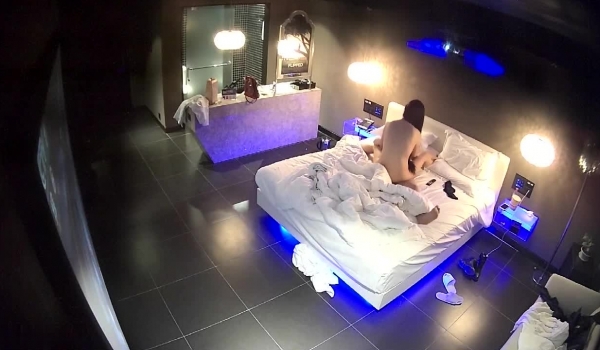 ️Hotel偷拍 ️稀缺未流出 ️蓝光房 ️豪奶情人逼痒难耐主动裹硬J8骑乘开操 披肩发很漂亮啊