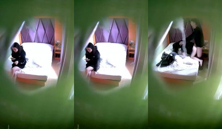 稀缺360 紫色软包宾馆 排骨男后入女友 内射完 开心的扭屁股