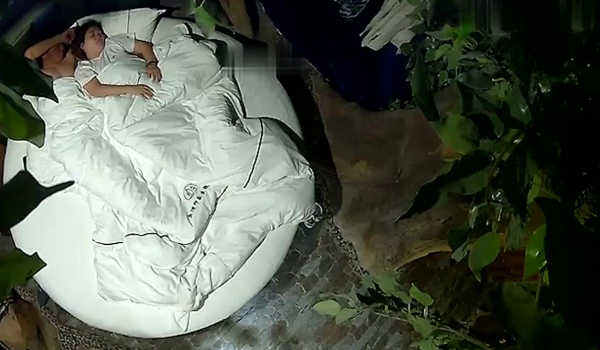 全新360 山洞主题圆床 坚硬的他和柔软的她，别有洞天，高空视角，一览无余