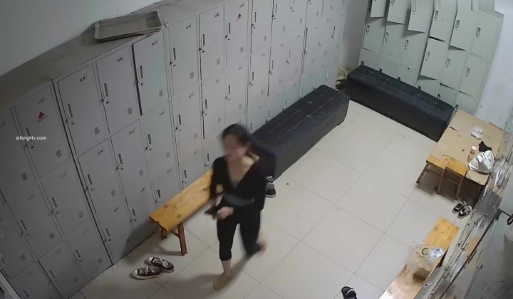 舞蹈班《监控破解》偷拍多位美女学员后台换衣服