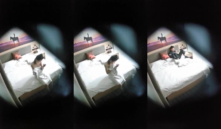 【360摄像头】翻滚吧!最能做爱的中年大叔多姿式猛操，偷拍佳作，好几对良家情侣来，玩得花样不少真