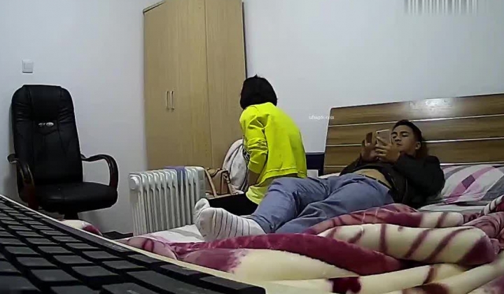 城中村房东出租屋偷装摄像头监控偷拍 卖淫女租客和各种嫖客的性交易各种动作片不输AV