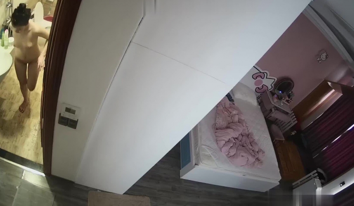 色狼房东暗藏监控偷拍租房的单身女学生洗澡换衣服全过程